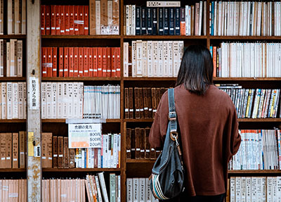 學(xué)校圖書館